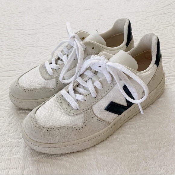 Veja Women's V-10‎ B-Mesh Sneakers - Picture 3 of 11